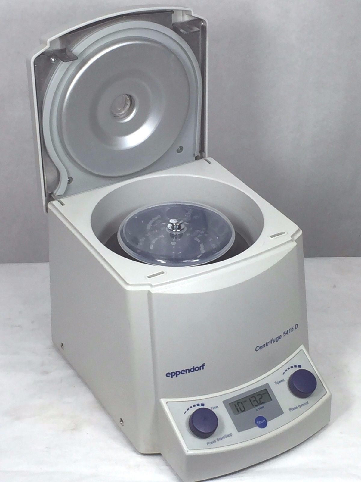 Eppendorf 5415D Centrifuge with Rotor F45-24-11, Microcentrifuge, 120 V, 60Hz