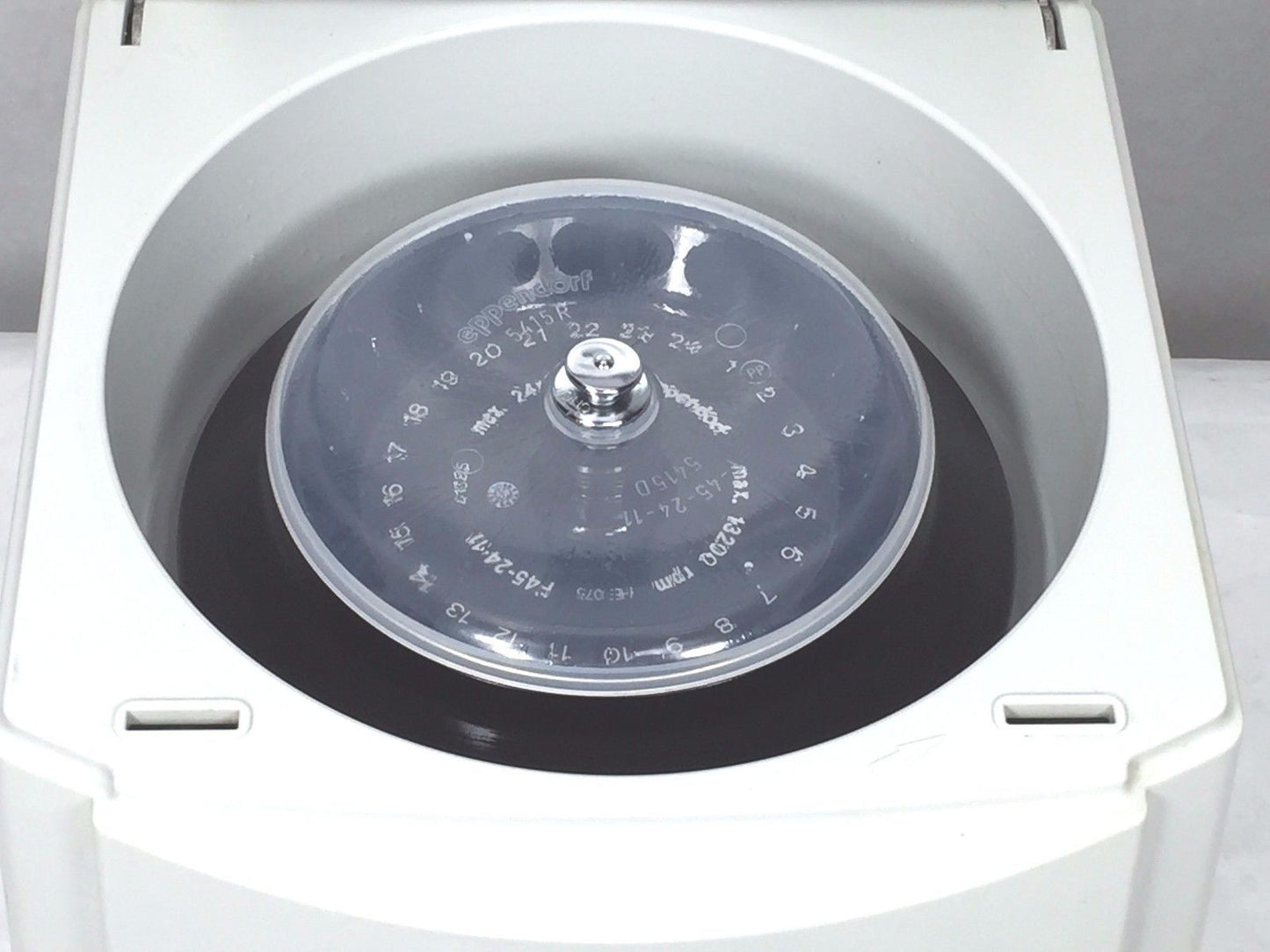 Eppendorf 5415D Centrifuge with Rotor F45-24-11, Microcentrifuge, 120 V, 60Hz